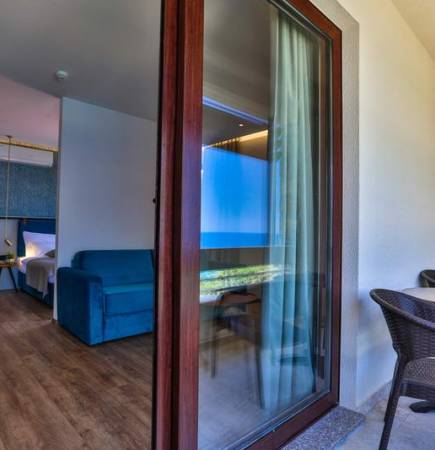Junior suite, pogled more